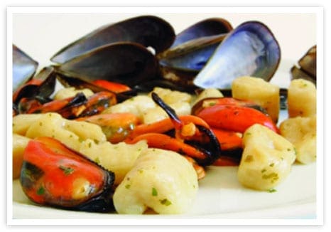 Gnocchi Alle Cozze e Zafferano (Gnocchi with Mussels & Saffron)
